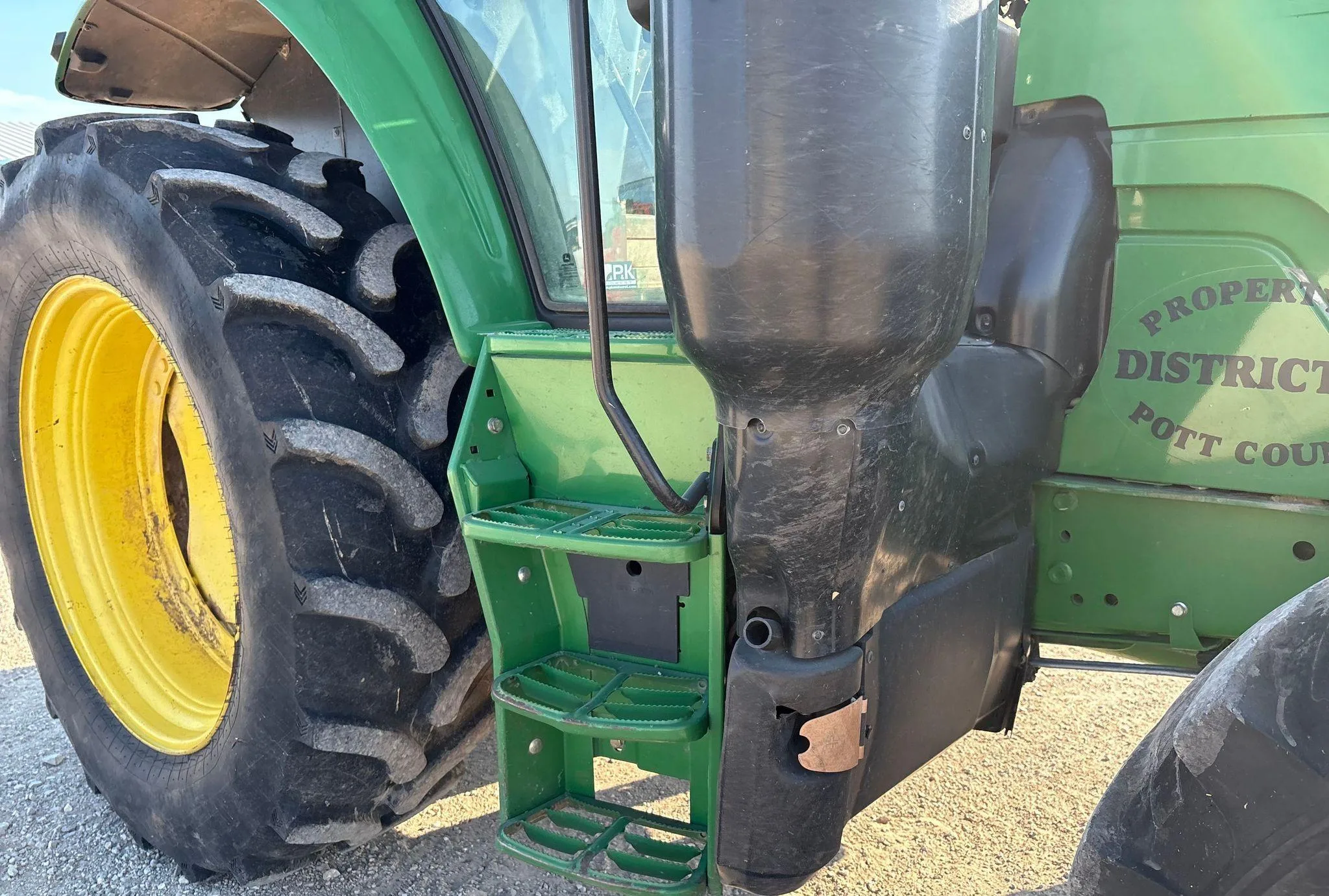2016 John Deere 6120M