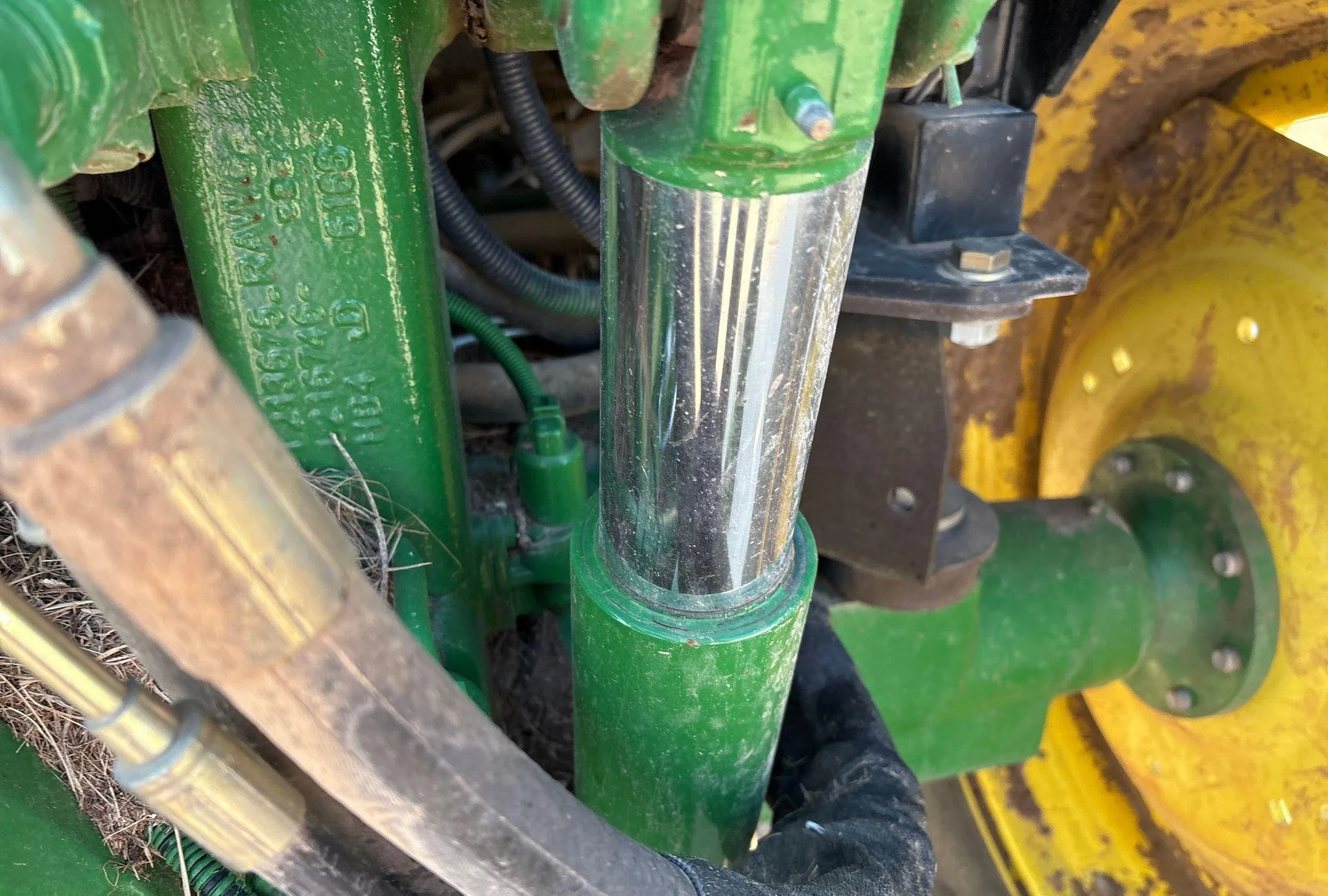 2016 John Deere 6120M