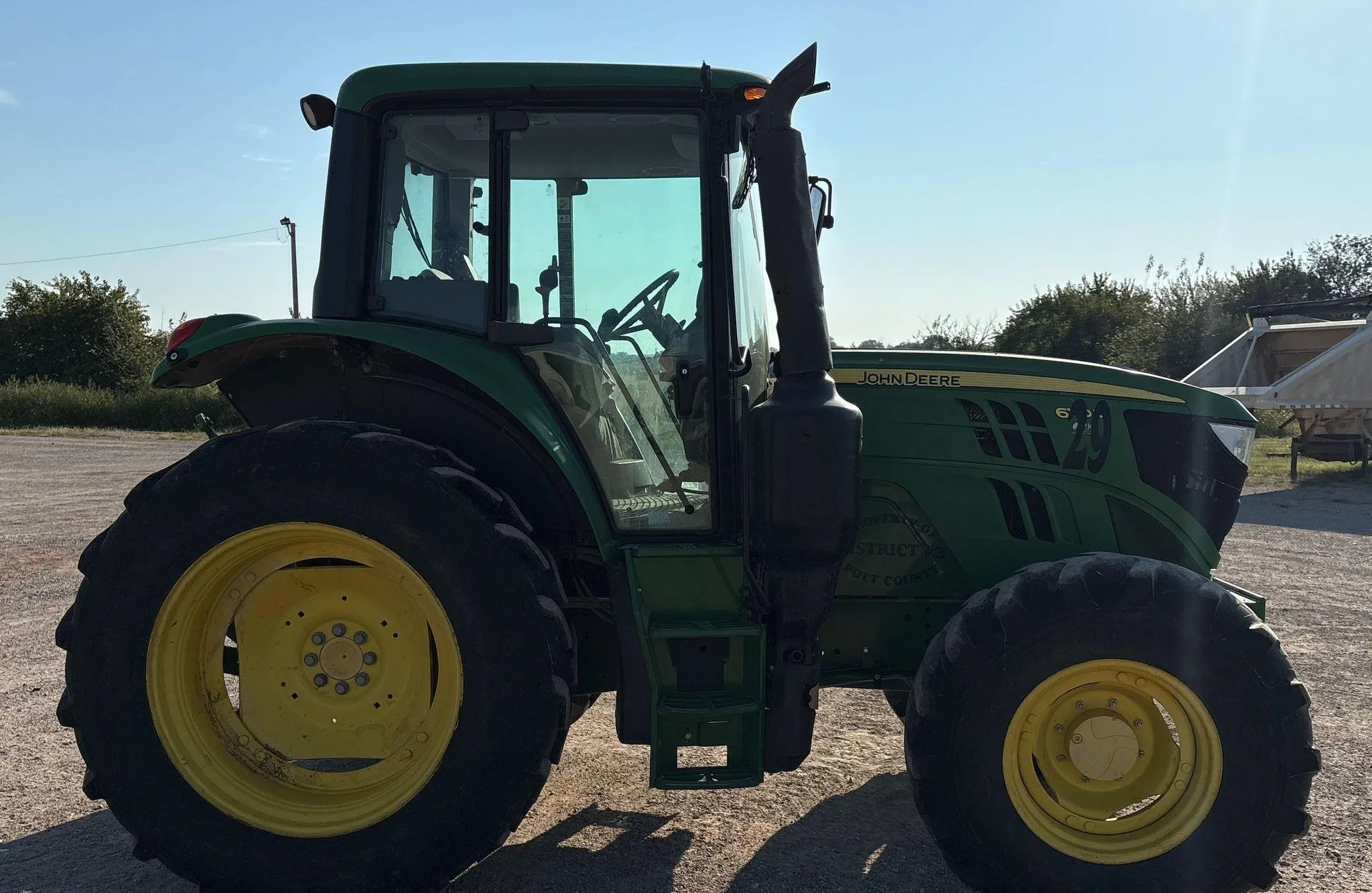 2016 John Deere 6120M