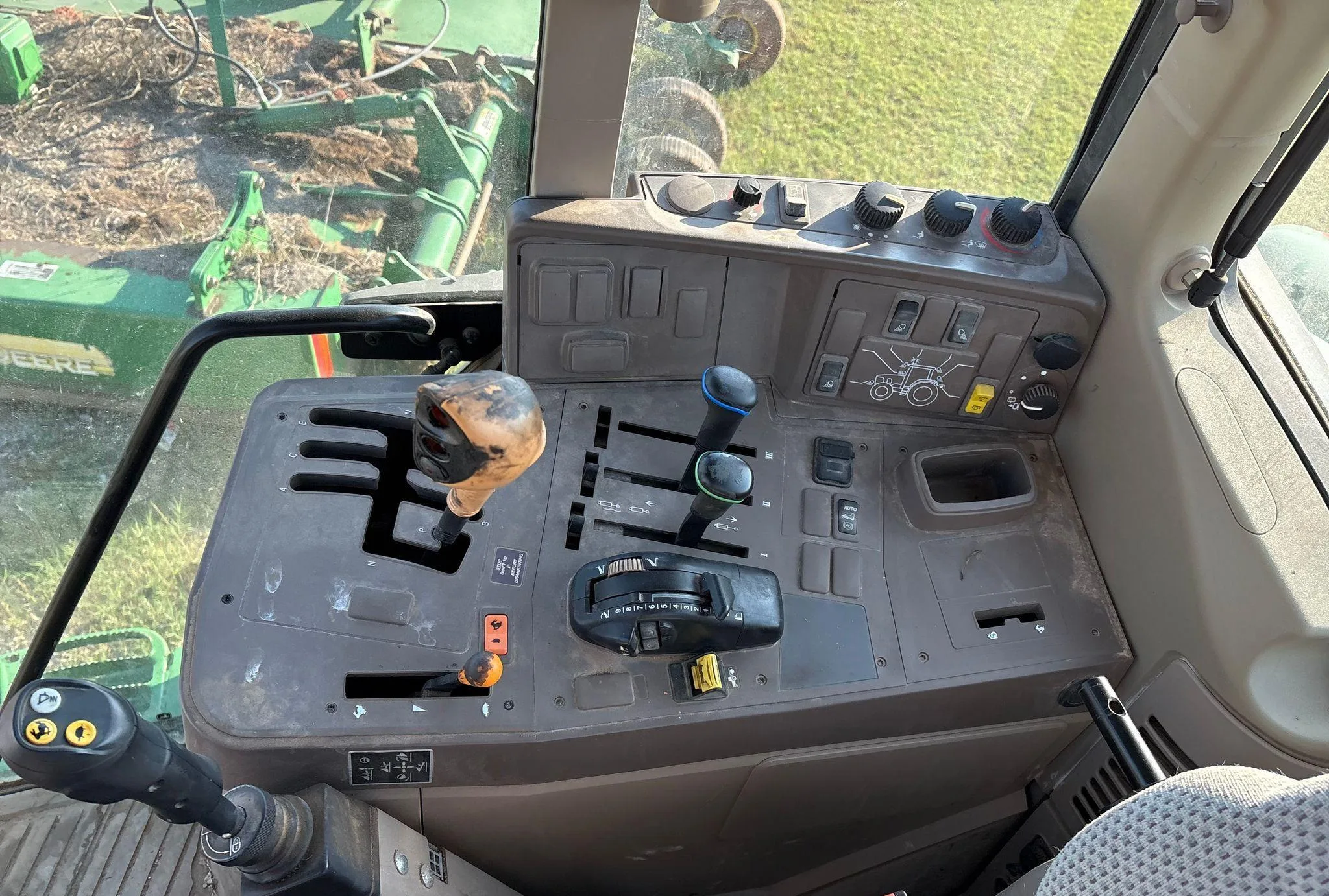 2016 John Deere 6120M