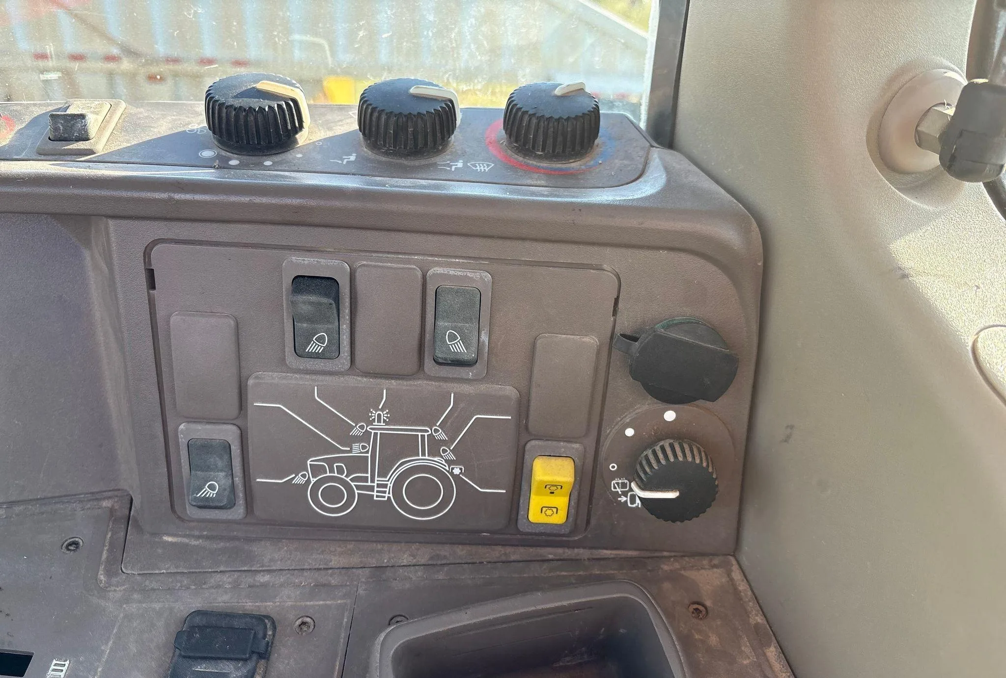 2016 John Deere 6120M