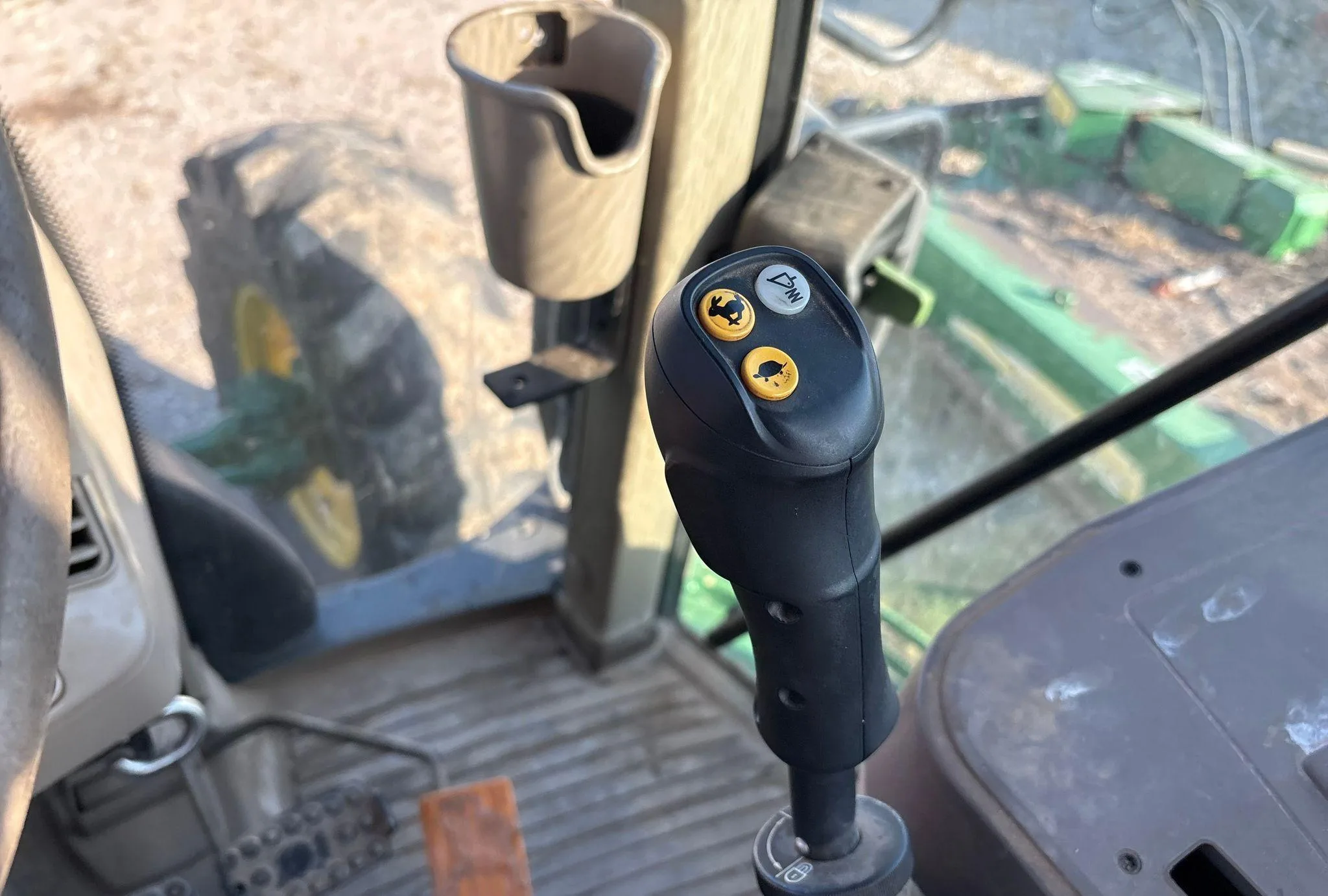 2016 John Deere 6120M