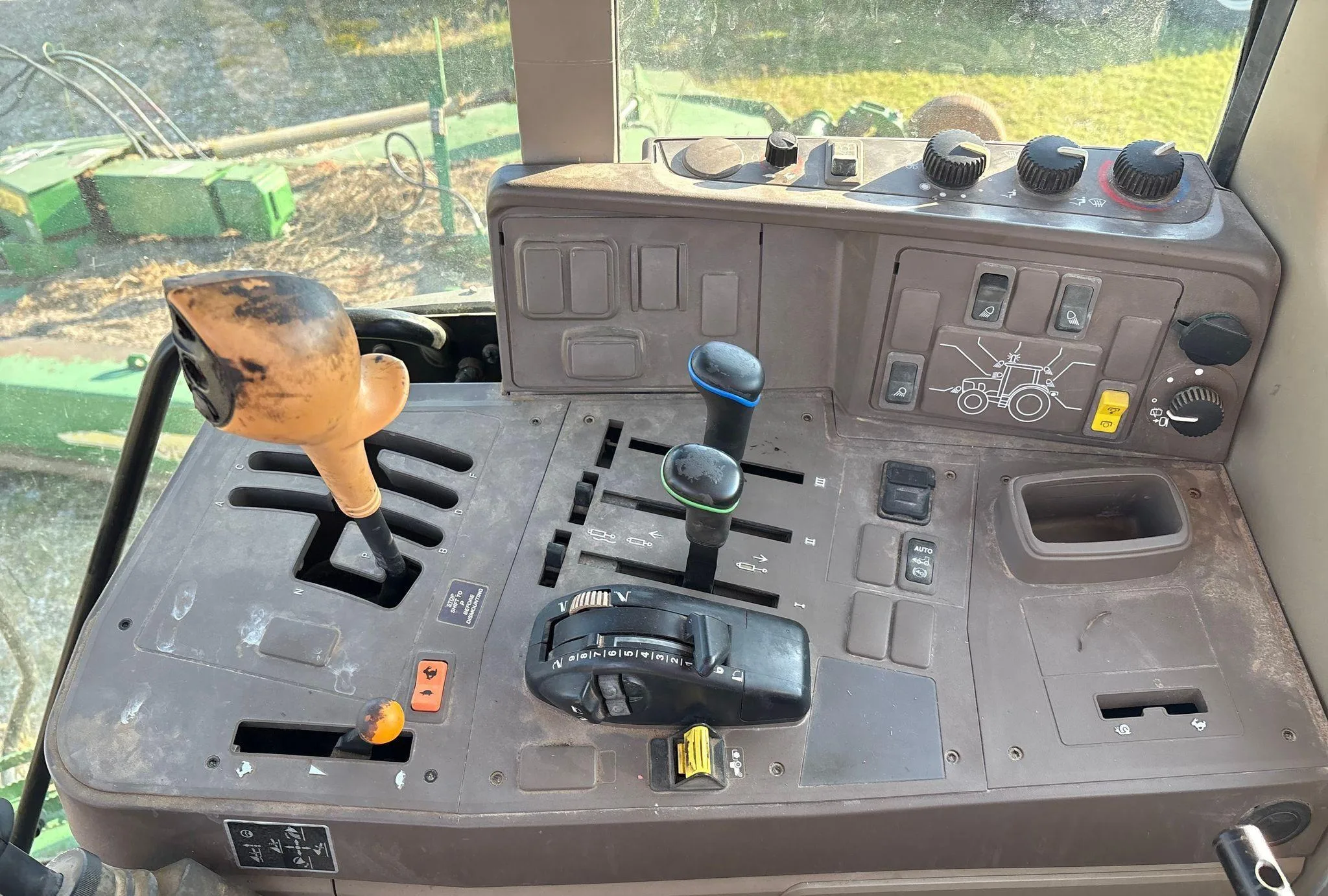 2016 John Deere 6120M