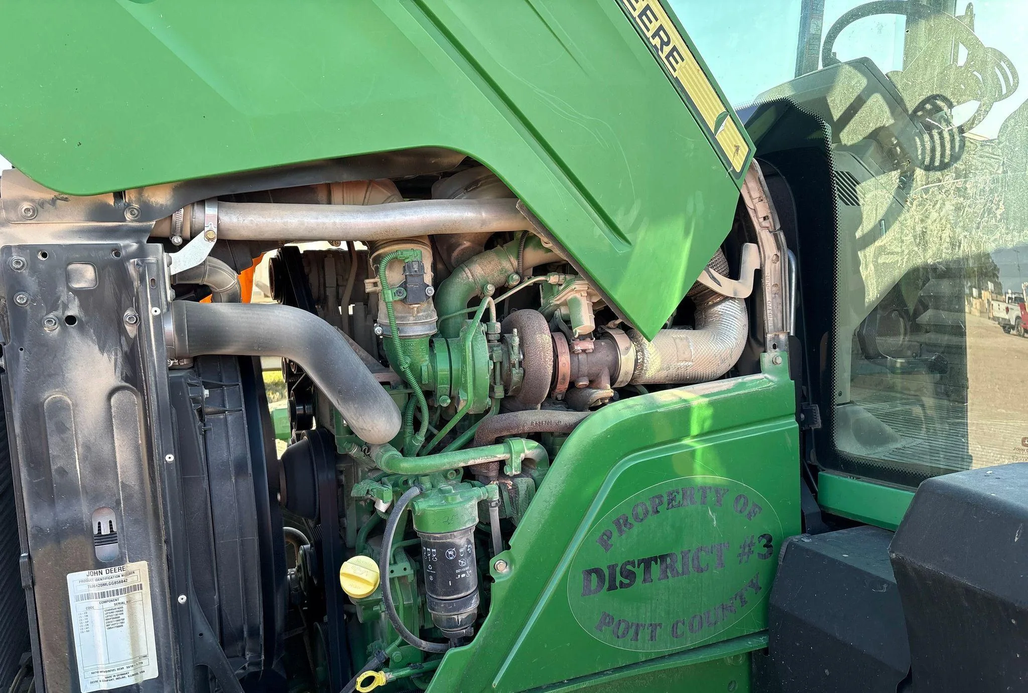 2016 John Deere 6120M