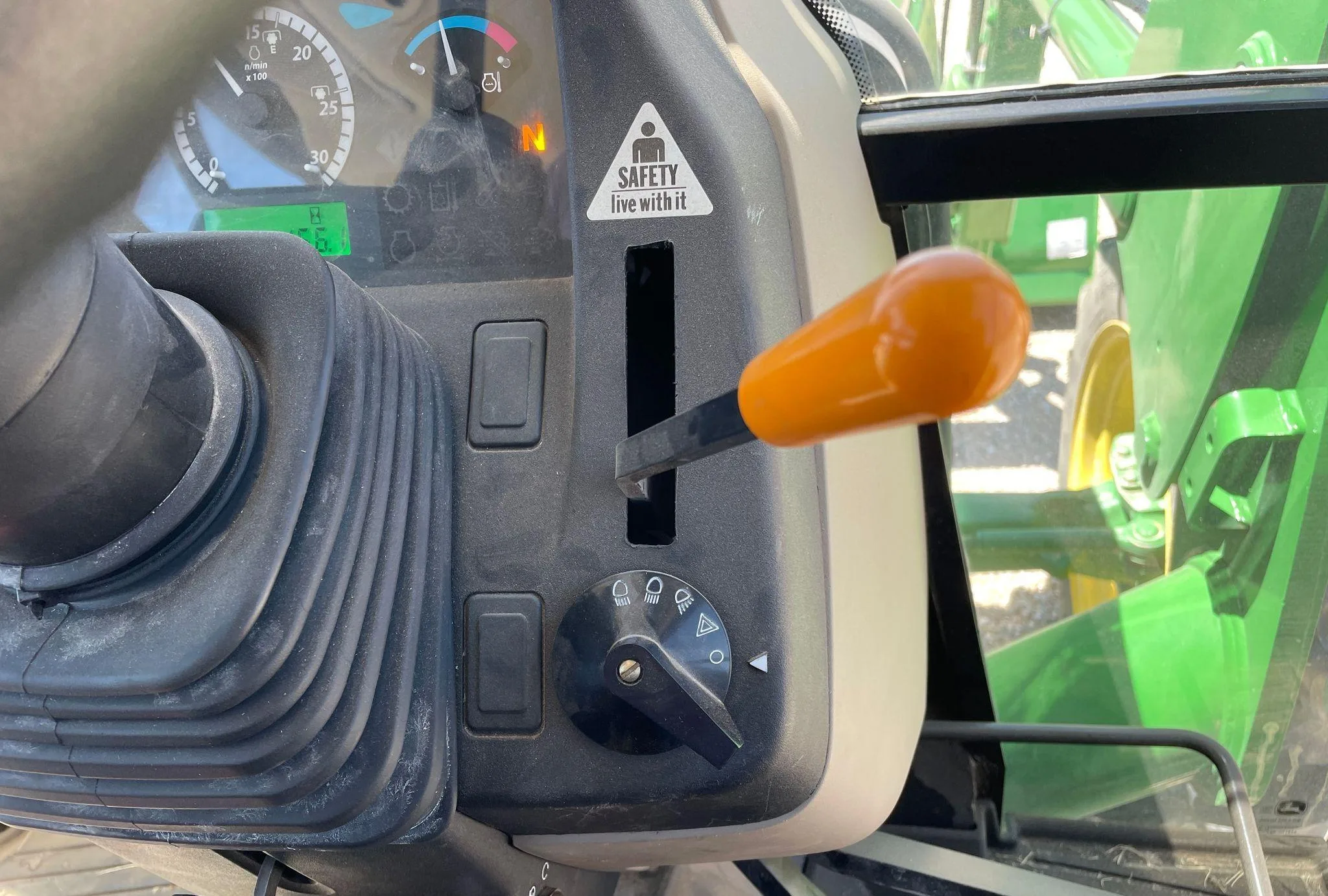 2018 John Deere 5075E