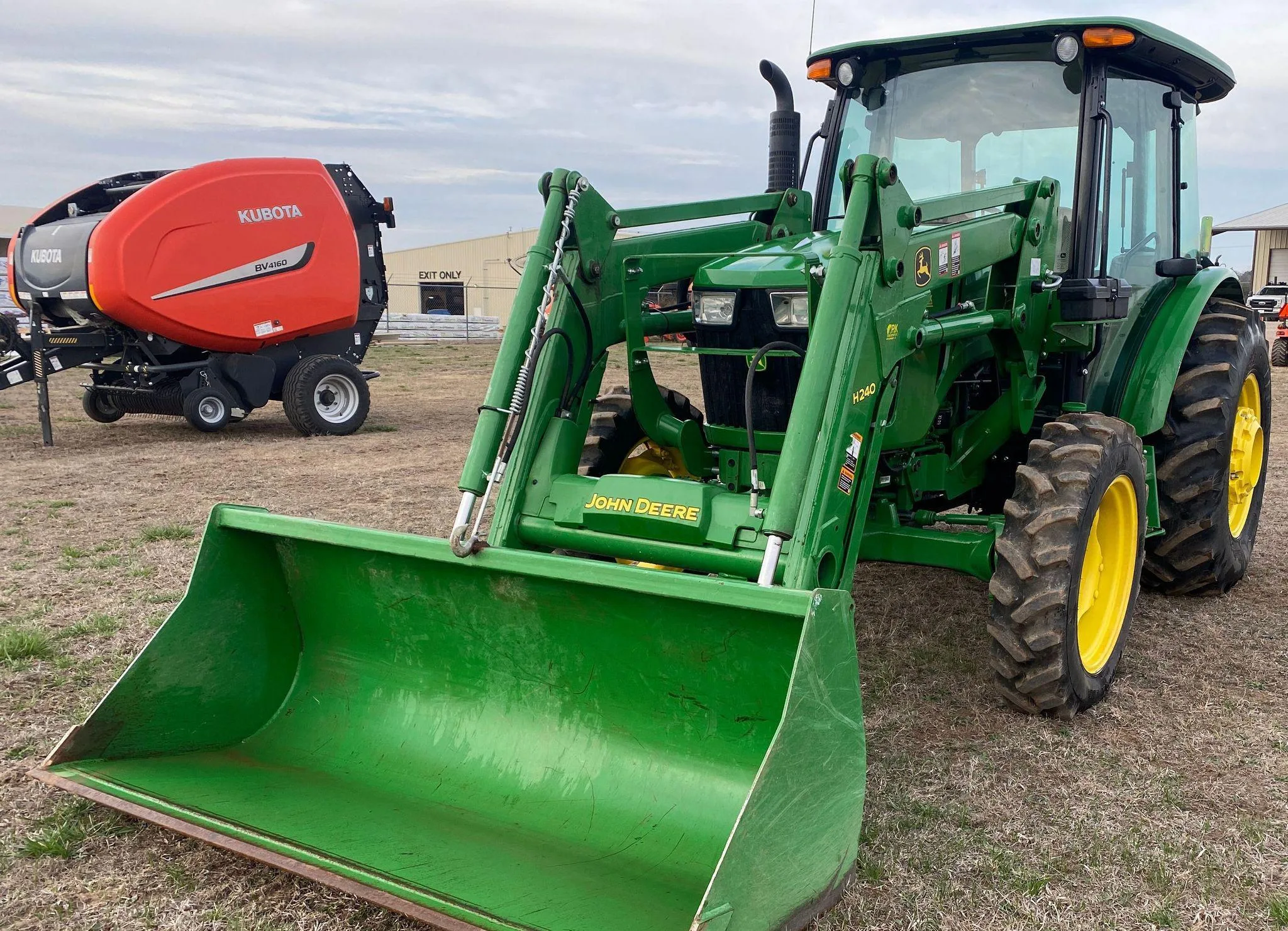 2017 John Deere 2017 John Deere 5065E MFWD alt