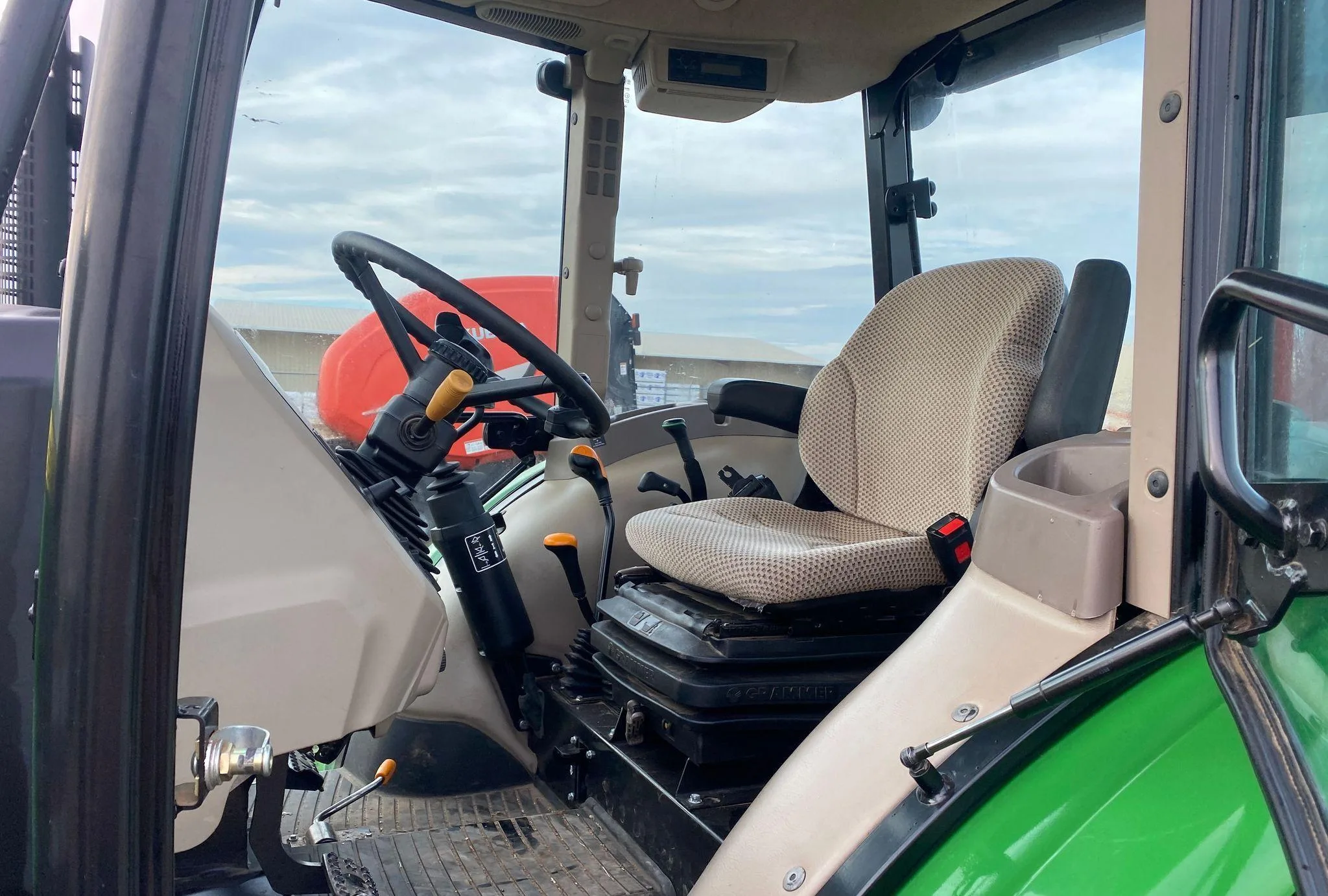 2017 John Deere 5065E