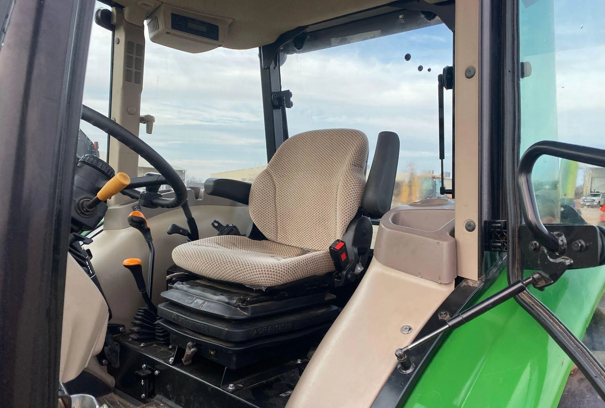 2017 John Deere 5065E